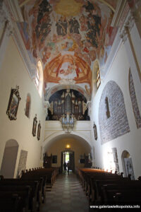 Wnętrze świątyni klasztornej w Lubiniu
