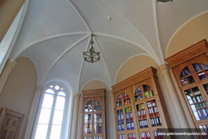 Wnętrze pałacu w Rokosowie