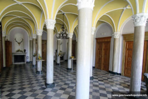 Wnętrze pałacu w Rokosowie
