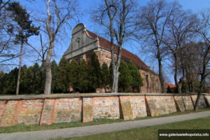 Gotycki kościół w Dolsku